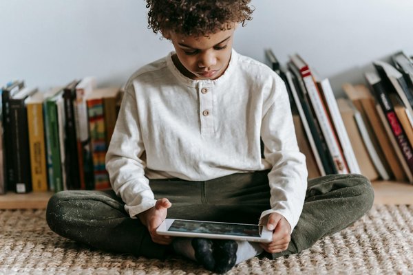 Quelles sont les étapes pour développer une application web avec React?
